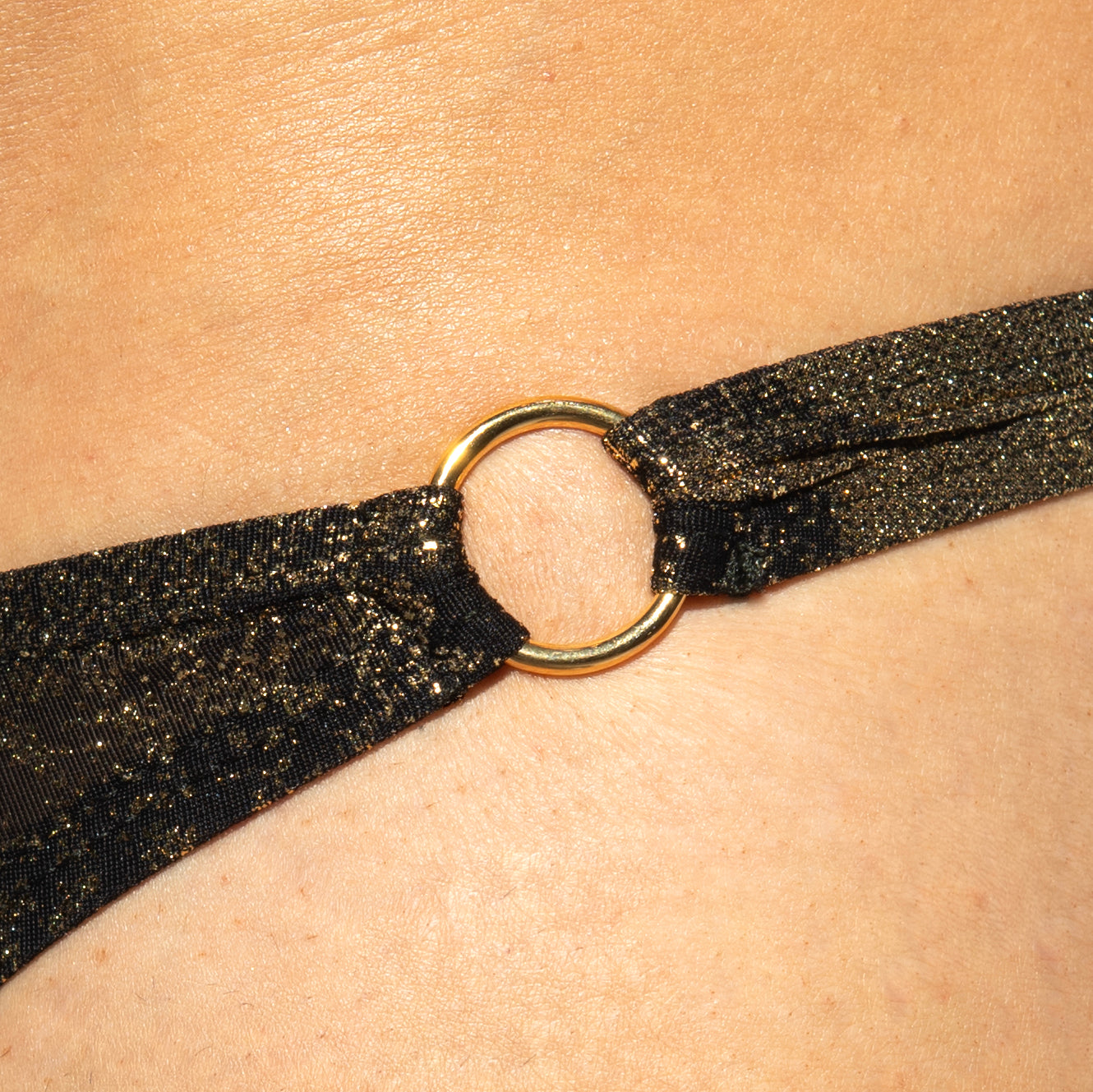 ES Collection Gold + Gold Thong Black UN658